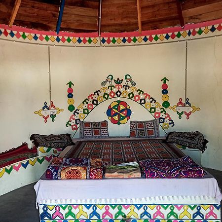 White Land Villagestay Dhordo Exteriér fotografie