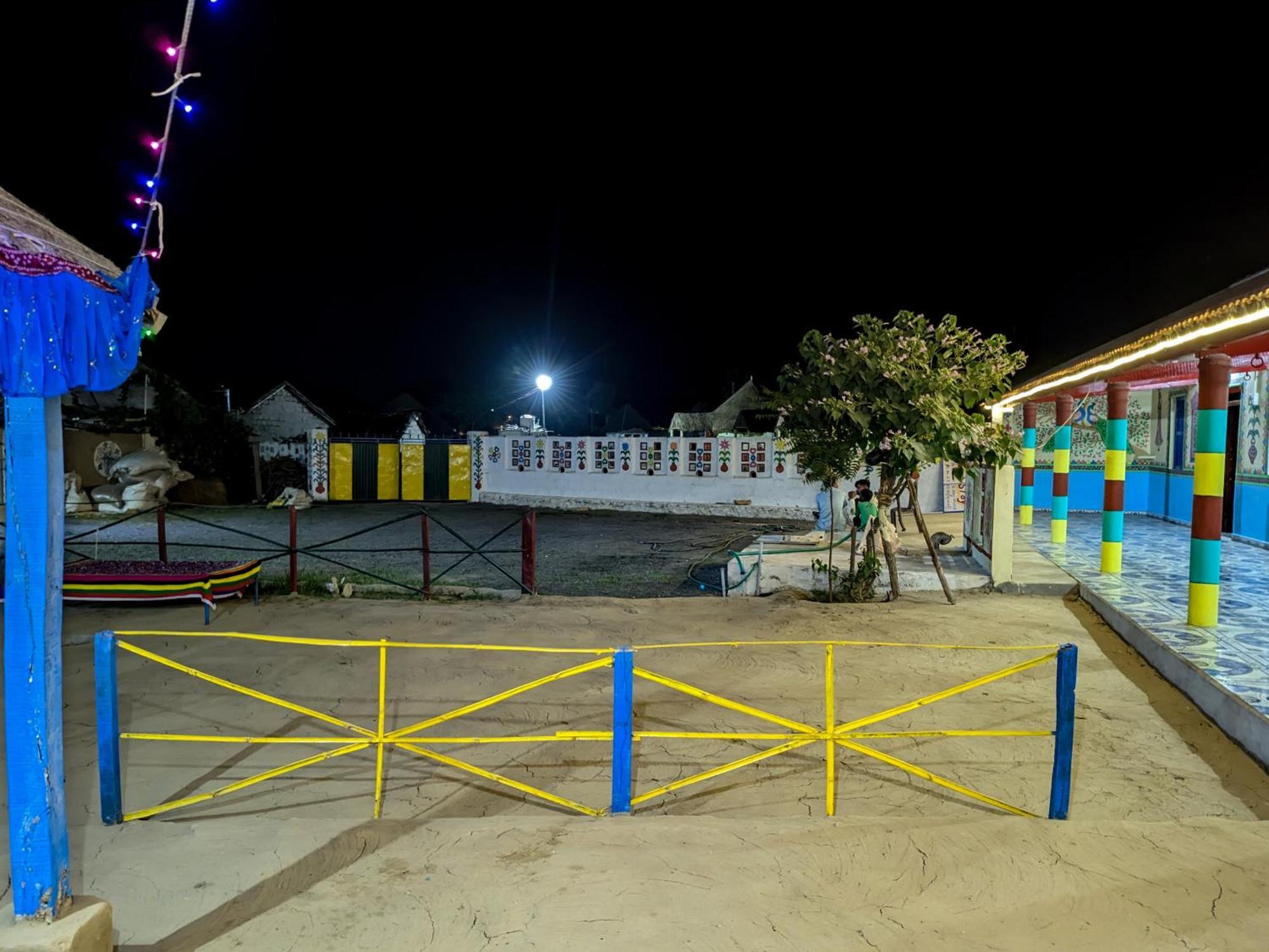 White Land Villagestay Dhordo Exteriér fotografie