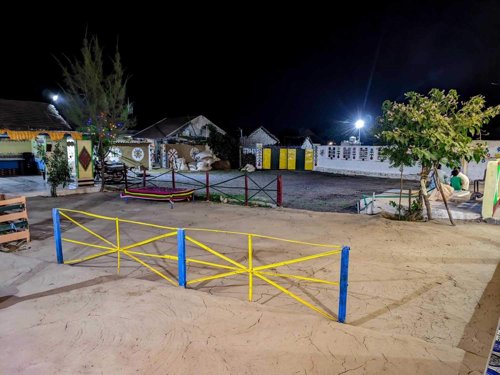 White Land Villagestay Dhordo Exteriér fotografie